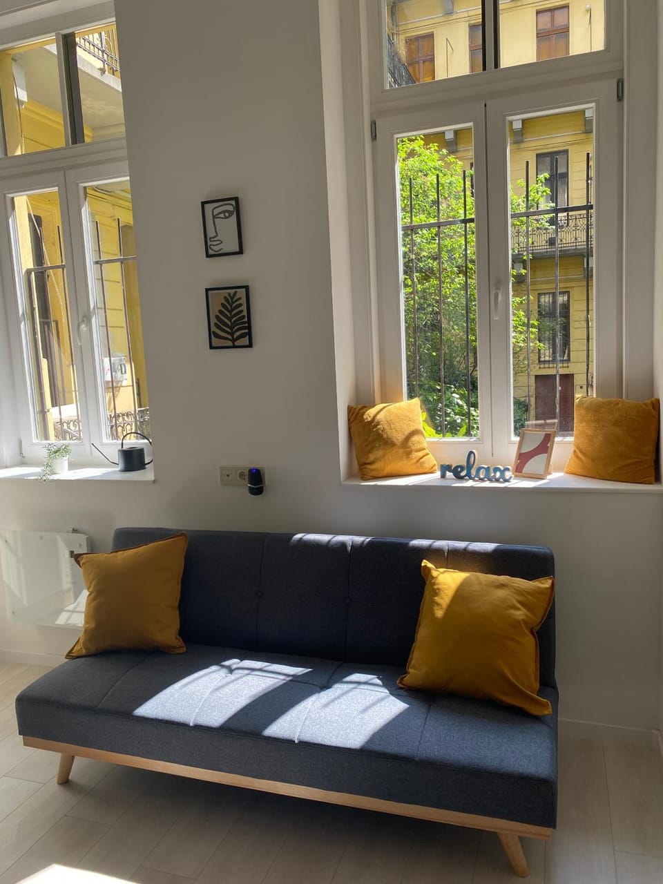 Living room, Seating area