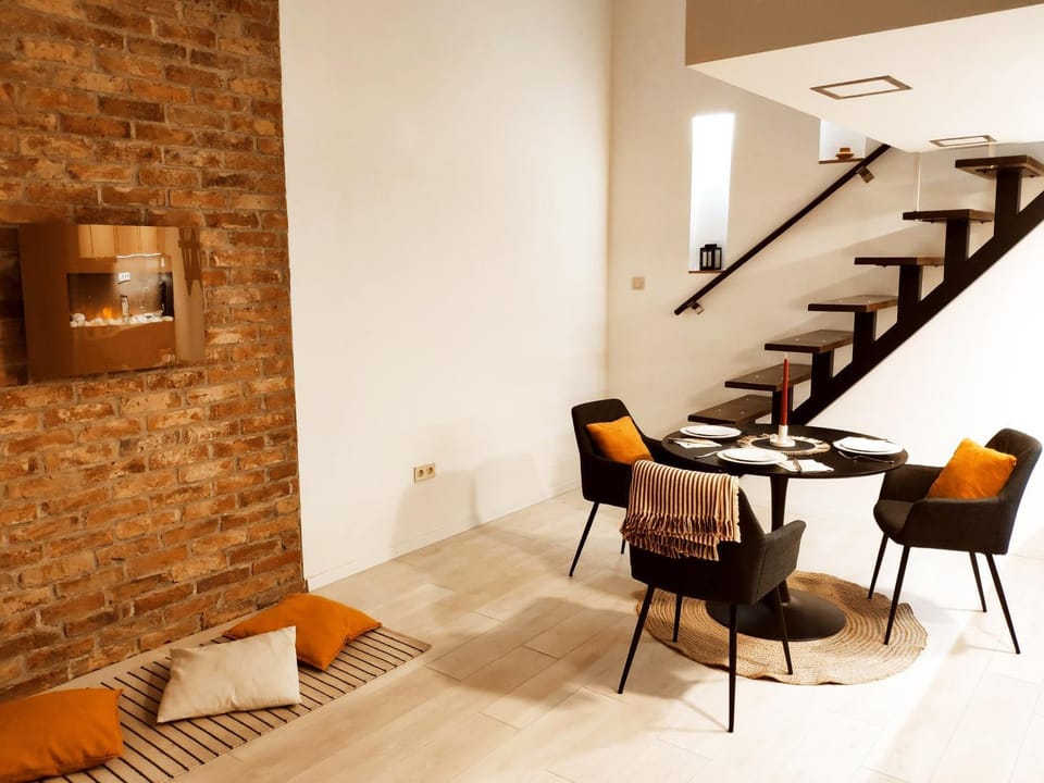 Seating area, Dining area