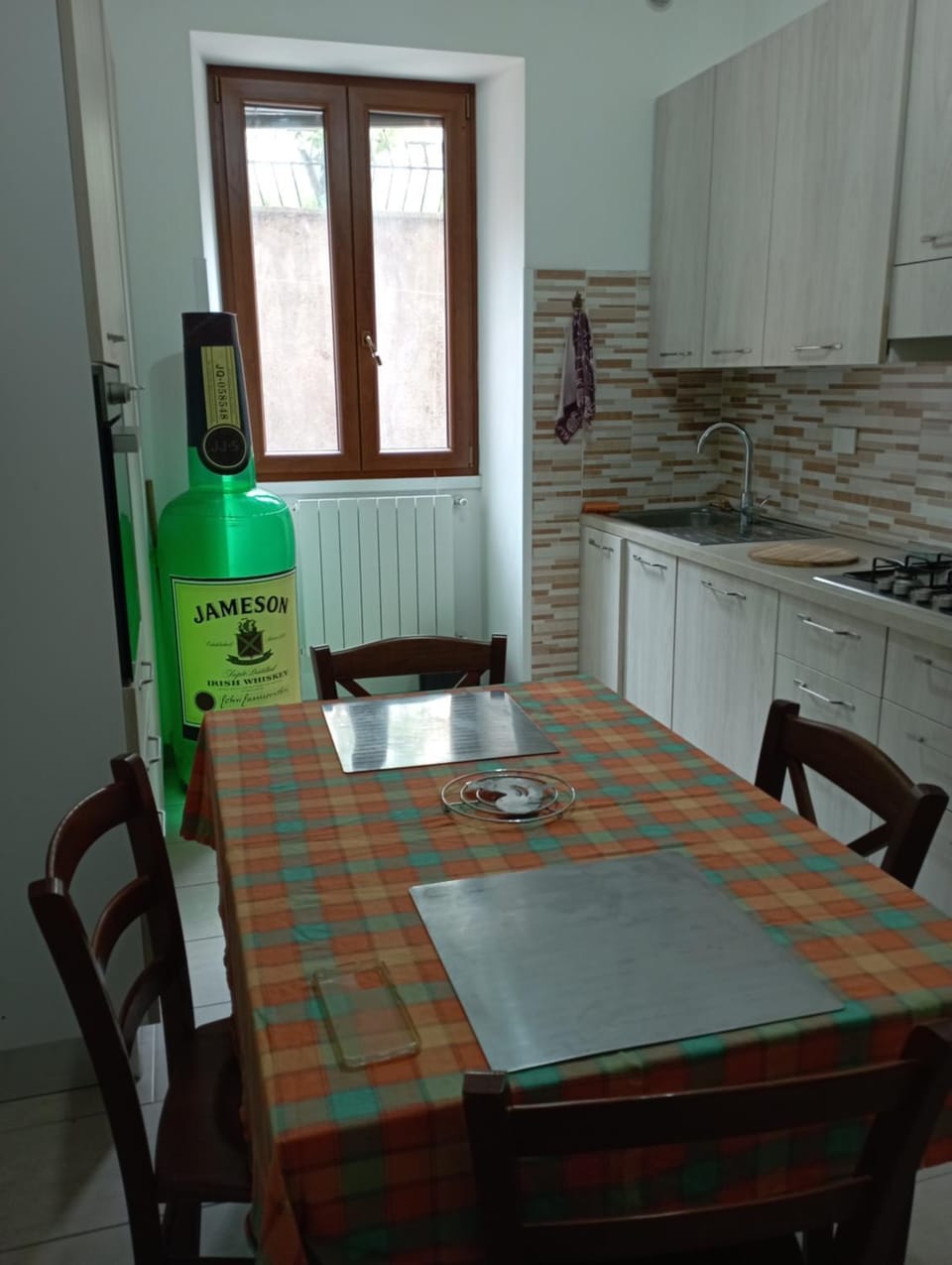 Kitchen or kitchenette, Dining area, stove