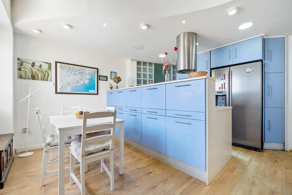 Kitchen or kitchenette, Living room