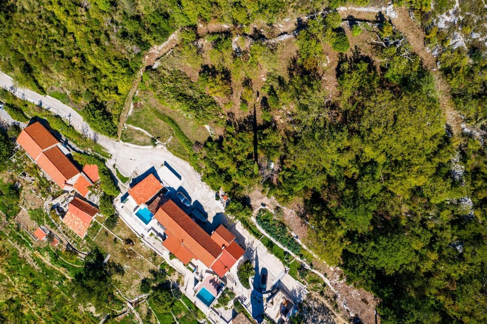 Property building, Bird's eye view, Garden, View (from property/room), Hiking, Cycling, Animals, Pets, Family, towels