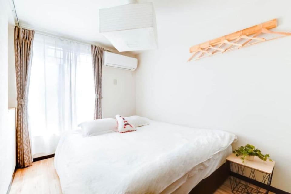 Bed, Photo of the whole room, Bedroom, towels, air conditioner