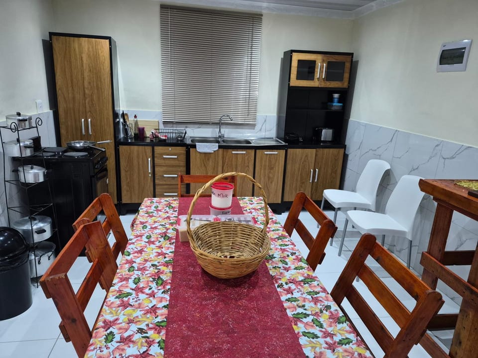 Sweetwaters Guest House Bed and Breakfast in KwaZulu-Natal