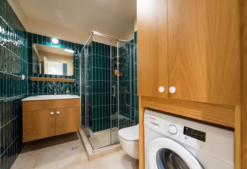Shower, Toilet, Bathroom, washing machine