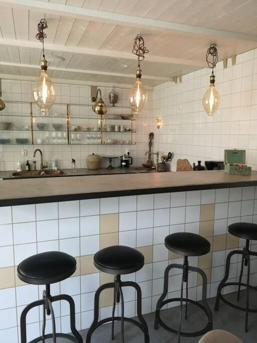 Kitchen or kitchenette, Lounge or bar