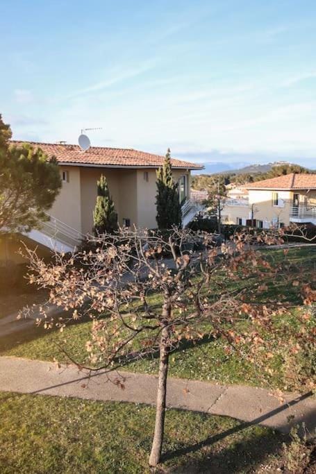 T3 dans résidence avec piscine Apartment in Six-Fours-les-Plages