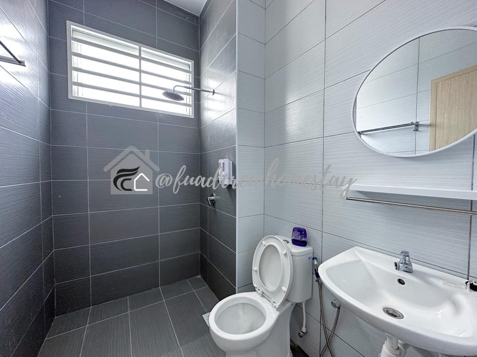 Shower, Toilet, Bathroom, bidet, towels