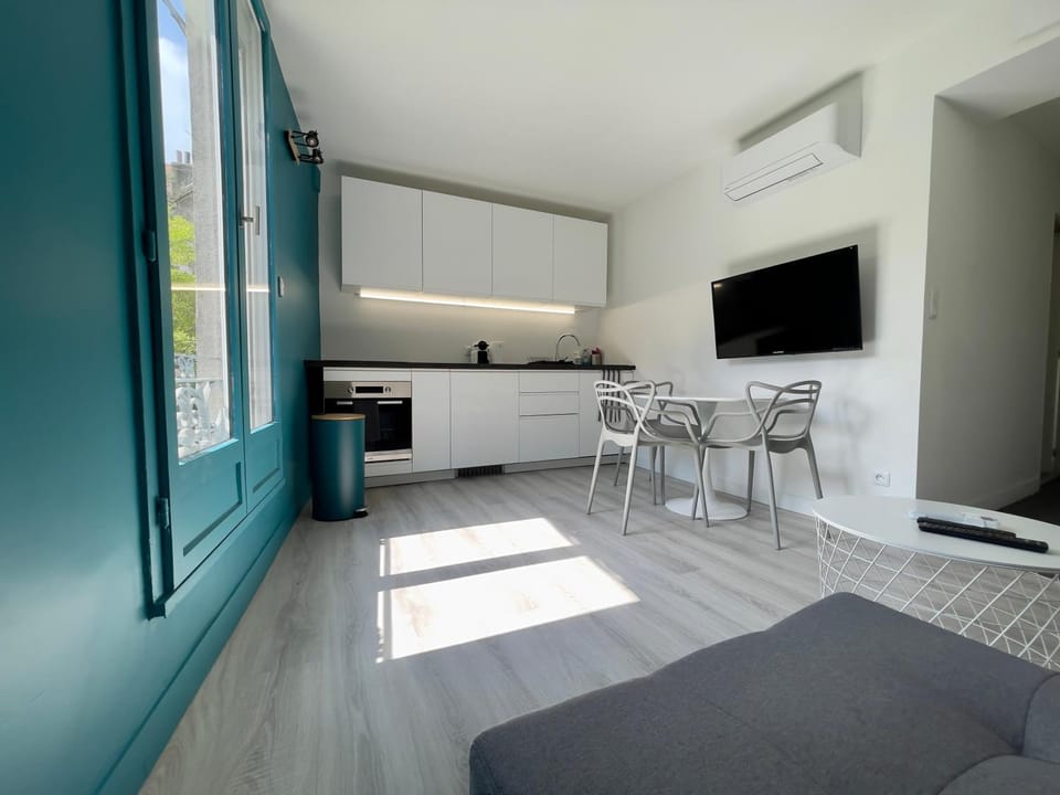 Dining area, kitchen