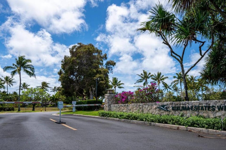 Beautiful Golf Course front near the beach House in Kawela Bay