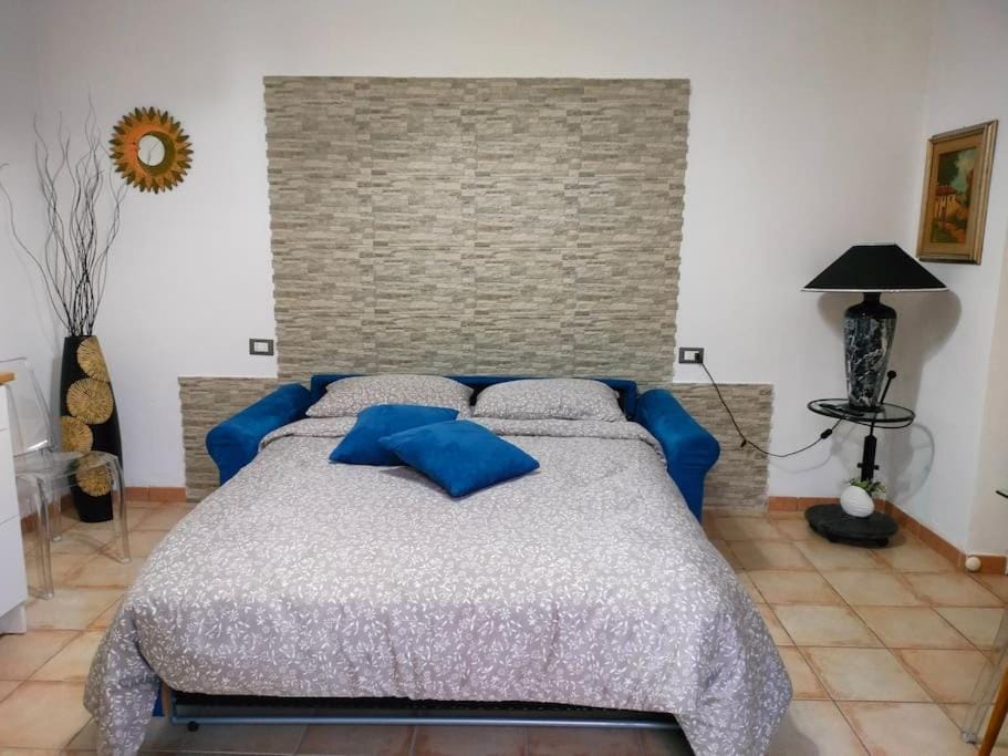 Bed, Living room