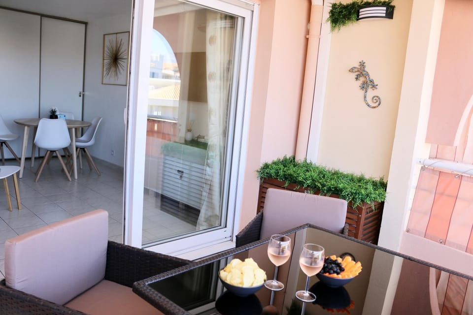 Patio, Balcony/Terrace, Balcony/Terrace, Seating area, Dining area