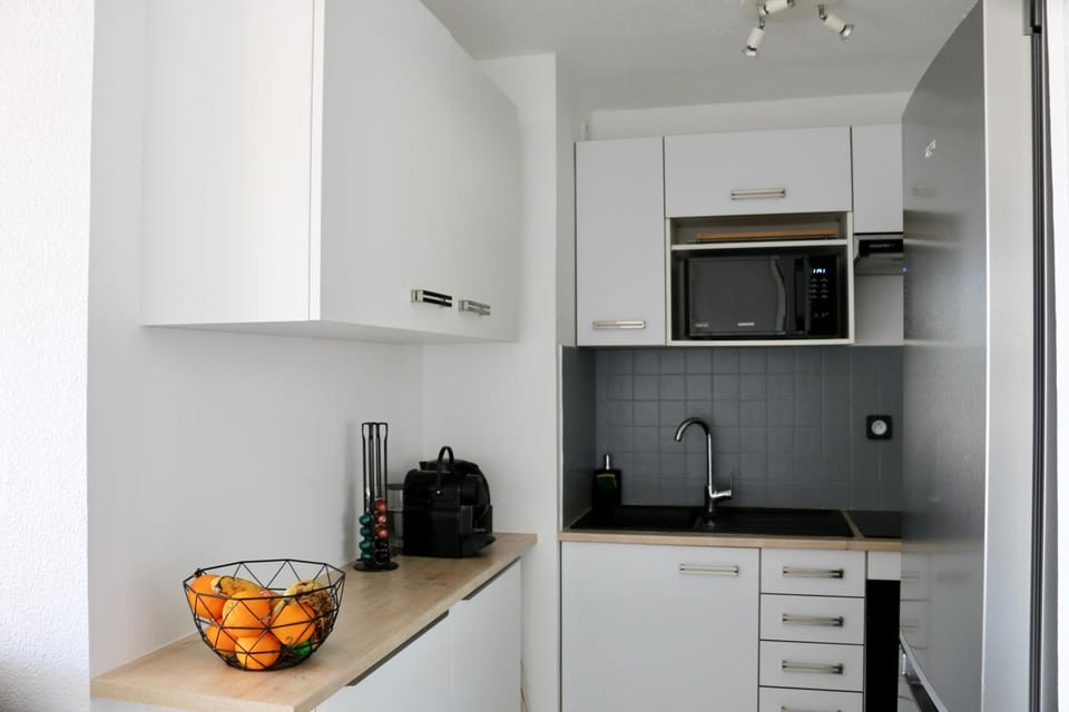 Coffee/tea facilities, Kitchen or kitchenette, minibar, stove, toaster, kitchen