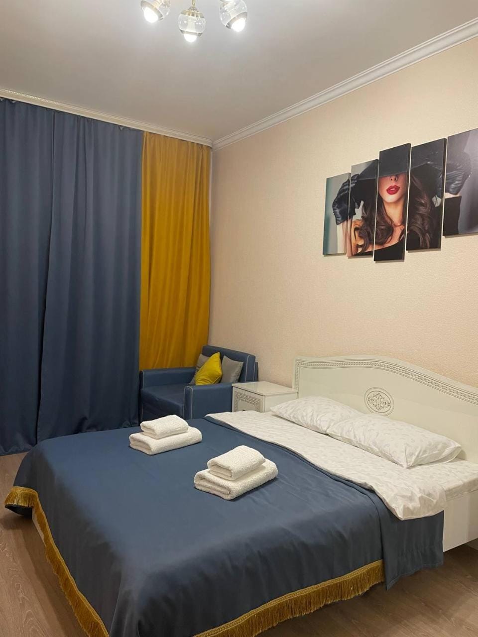 Bed, Bedroom, towels