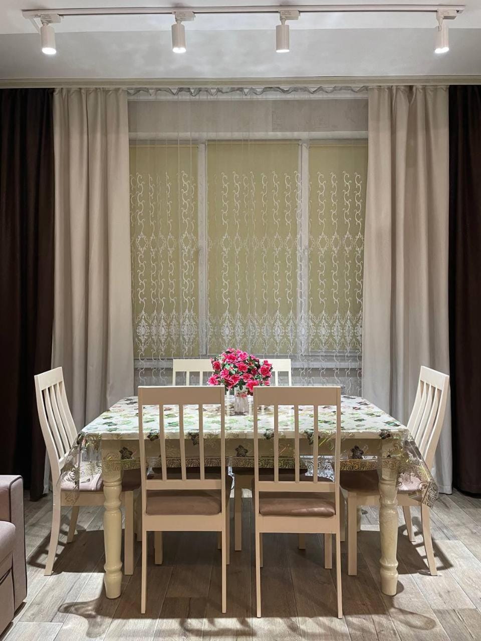 Living room, Seating area, Dining area