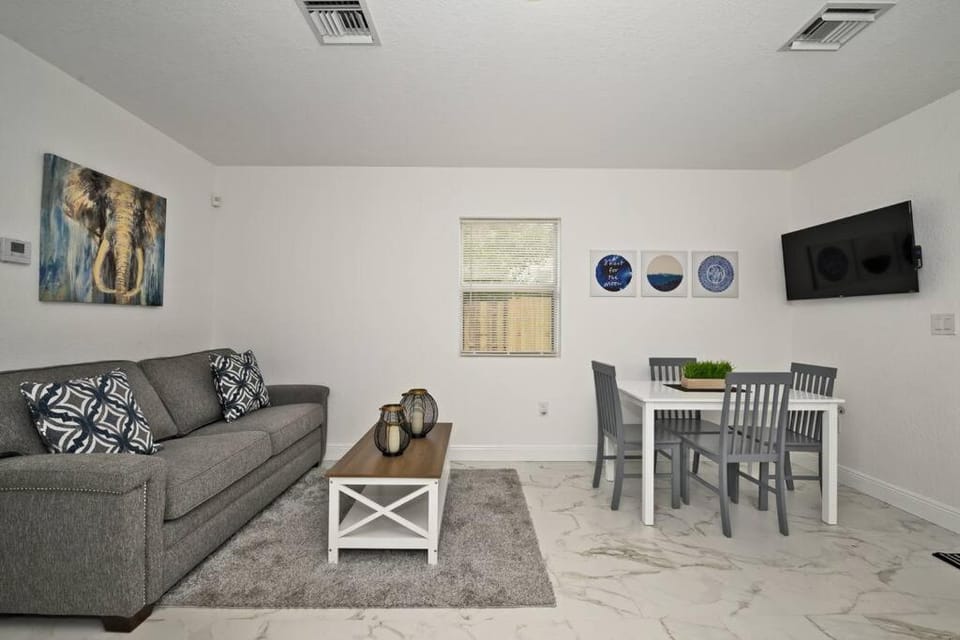 TV and multimedia, Living room, Dining area