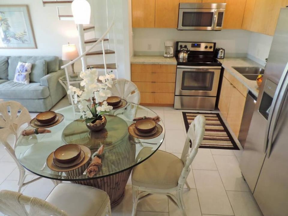 Coffee/tea facilities, Kitchen or kitchenette, Dining area, dishwasher, minibar, pet friendly, stove