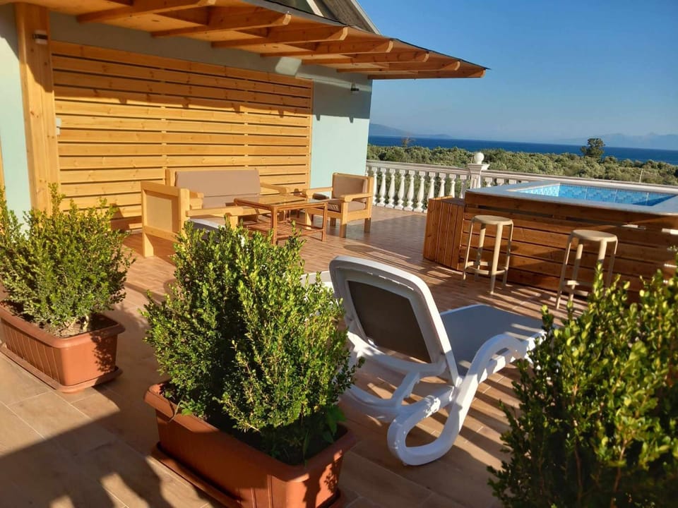 Patio, Restaurant/places to eat, Natural landscape, View (from property/room), Balcony/Terrace, Seating area, Pool view, Sea view, Swimming pool, Breakfast, sunbed