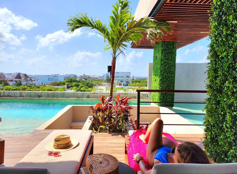 Swimming pool, sunbed