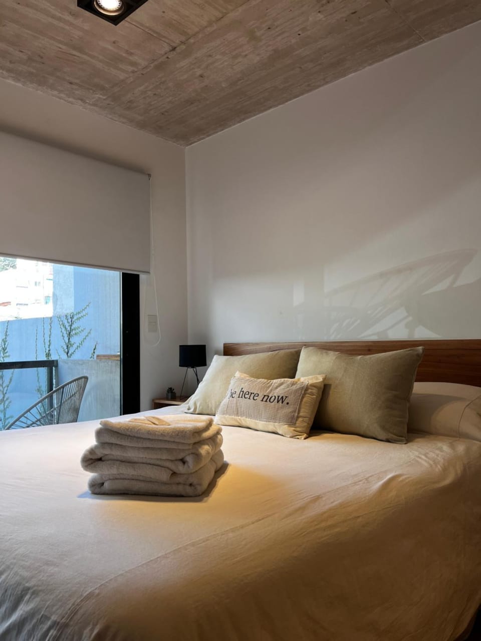 Bed, towels