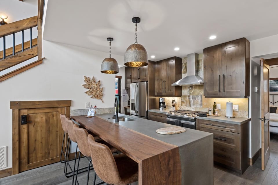 Luxury Cabin! Fireplace and Jacuzzi! Cabin in Estes Park