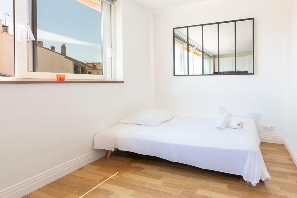 Vauban Stylish 1-Bedroom Apartment in Antibes City Center with AC Apartment in Antibes