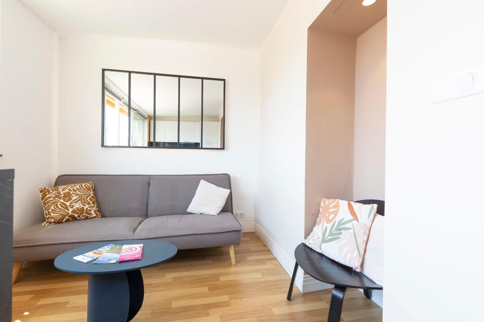 Vauban Stylish 1-Bedroom Apartment in Antibes City Center with AC Apartment in Antibes