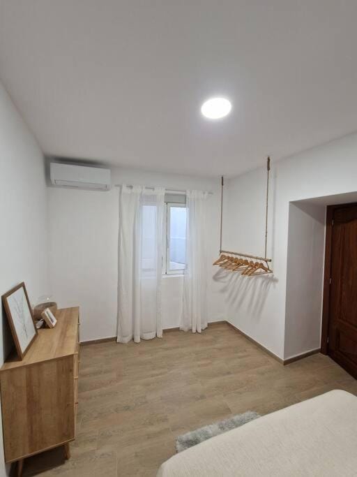Bed, Photo of the whole room, Bedroom, air conditioner