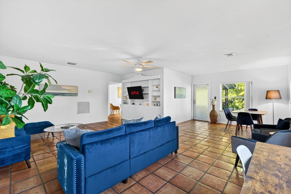 TV and multimedia, Living room, Dining area