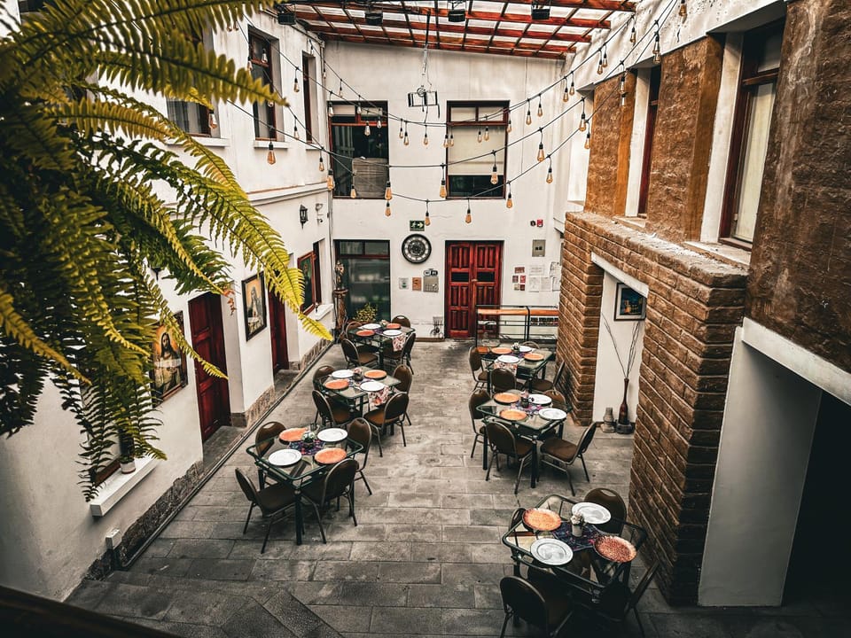 Restaurant/places to eat, Banquet/Function facilities