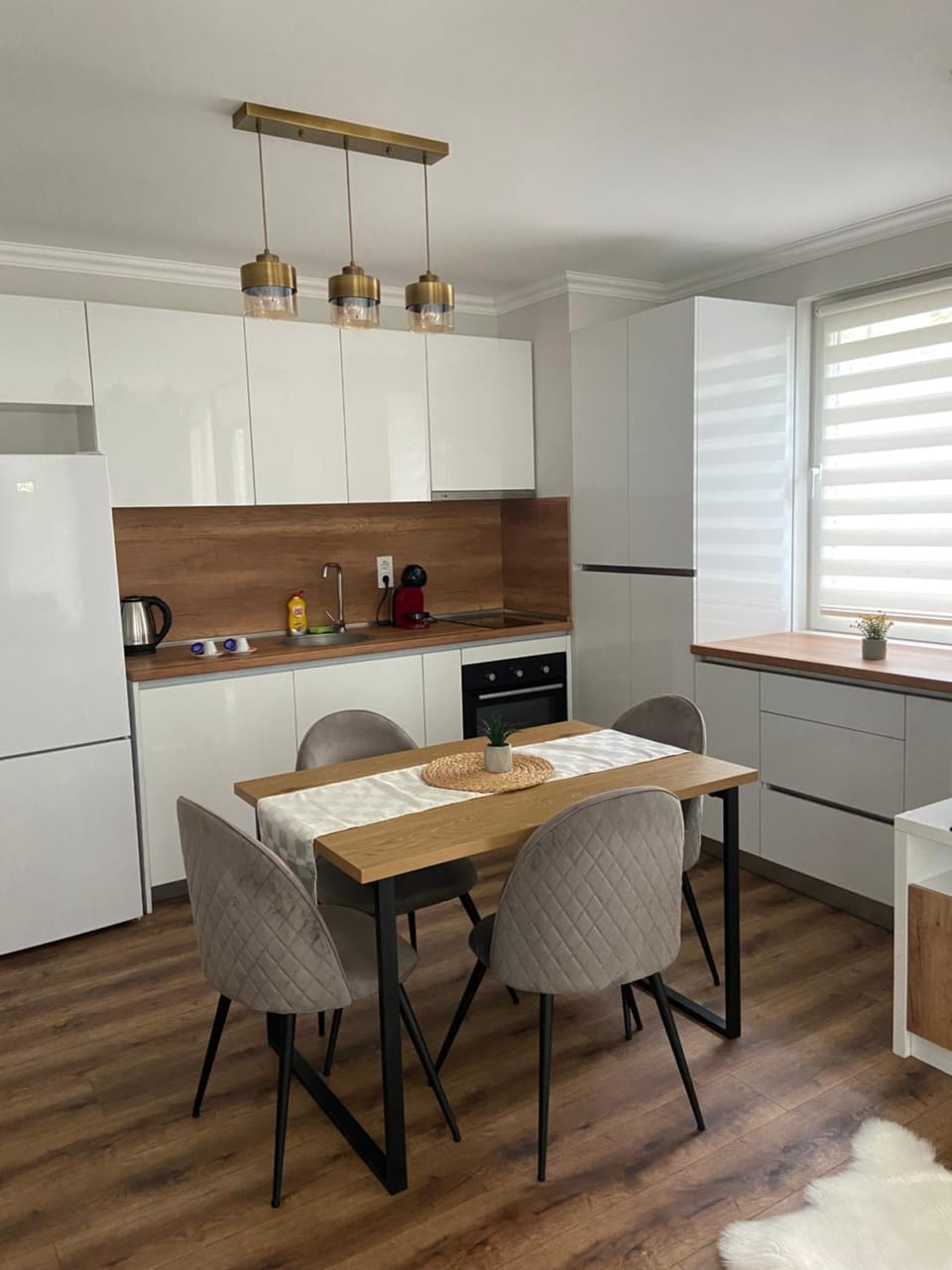 Dining area, dishwasher, oven, pet friendly, stove