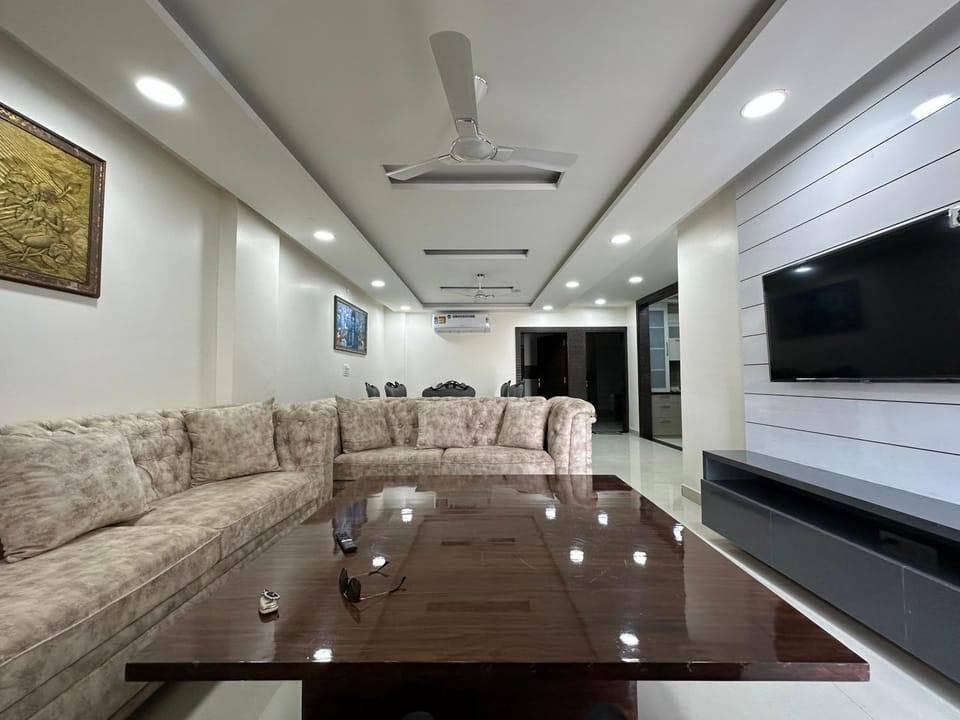 Spacious 5 BR penthouse Apartment in Rishikesh