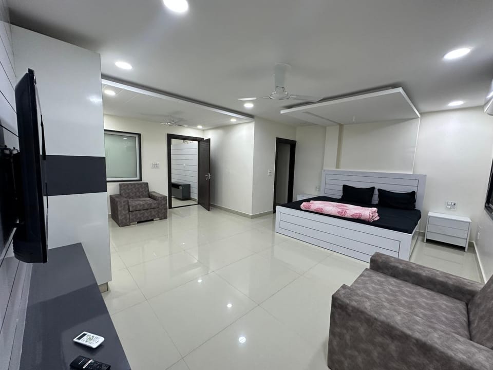 Spacious 5 BR penthouse Apartment in Rishikesh