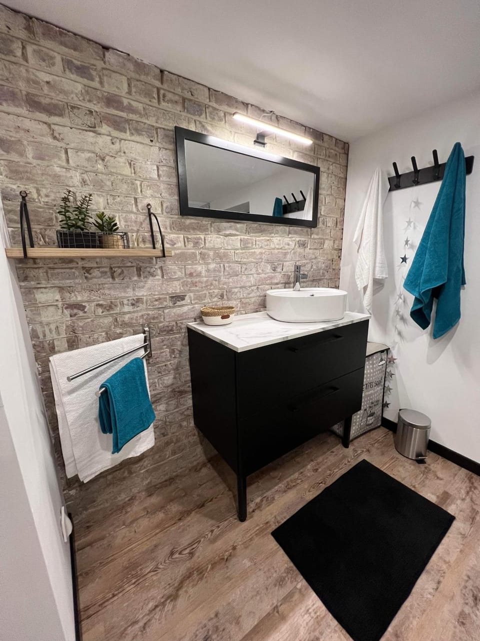 Bathroom, towels