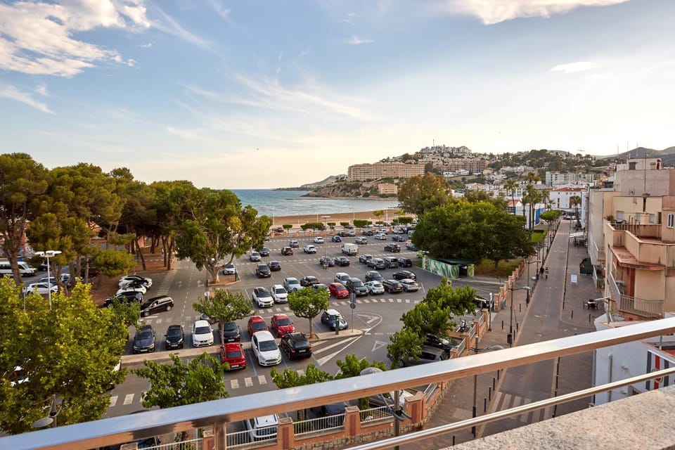 Neighbourhood, Street view, Parking