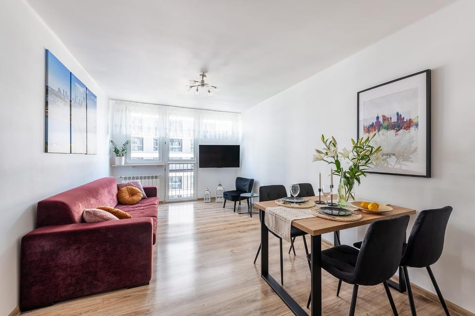 Communal lounge/ TV room, TV and multimedia, Living room, Seating area, Dining area, Evening entertainment