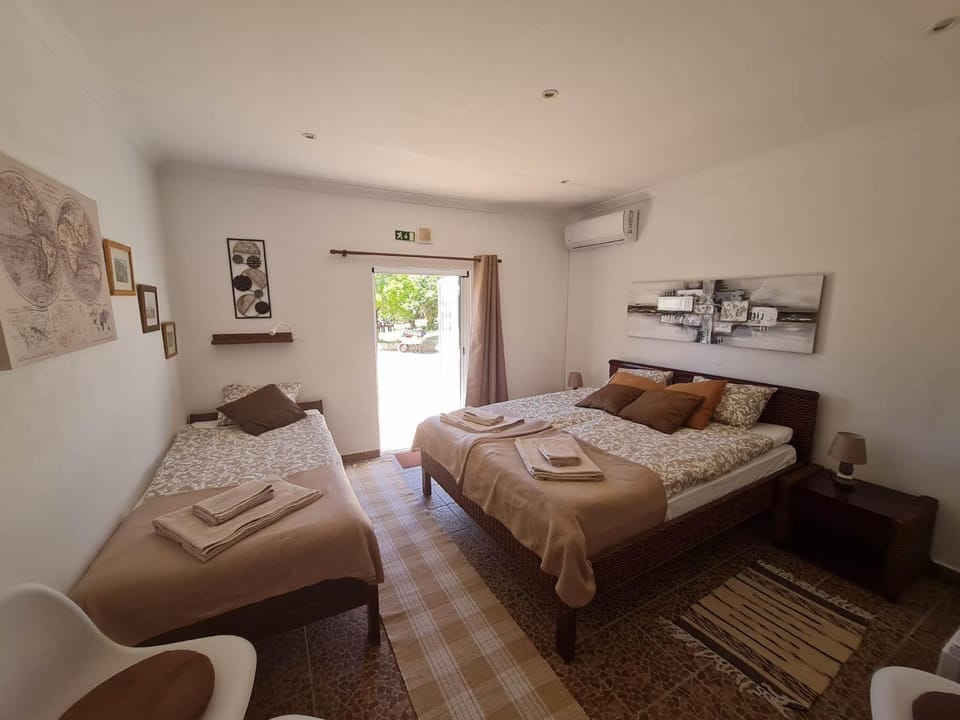 Bed, Photo of the whole room, Bedroom, air conditioner