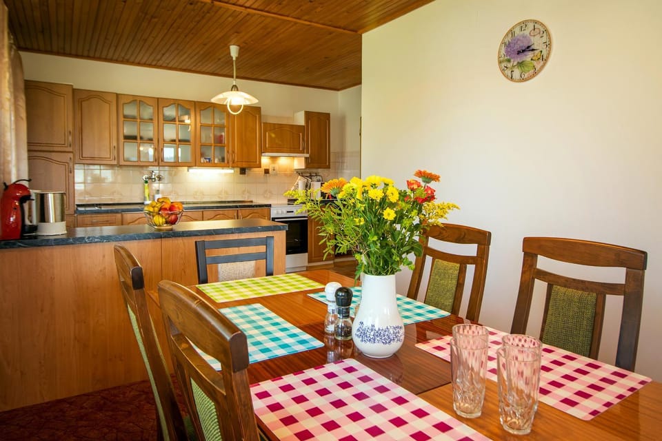 Kitchen or kitchenette, Dining area, kitchen