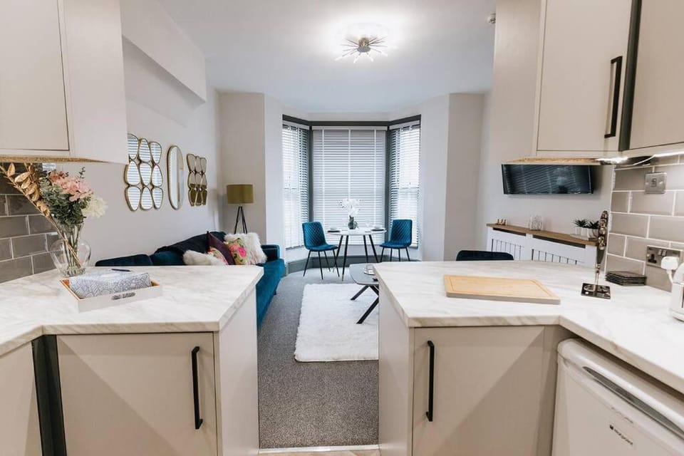 Kitchen or kitchenette, Dining area, minibar, pet friendly, stove