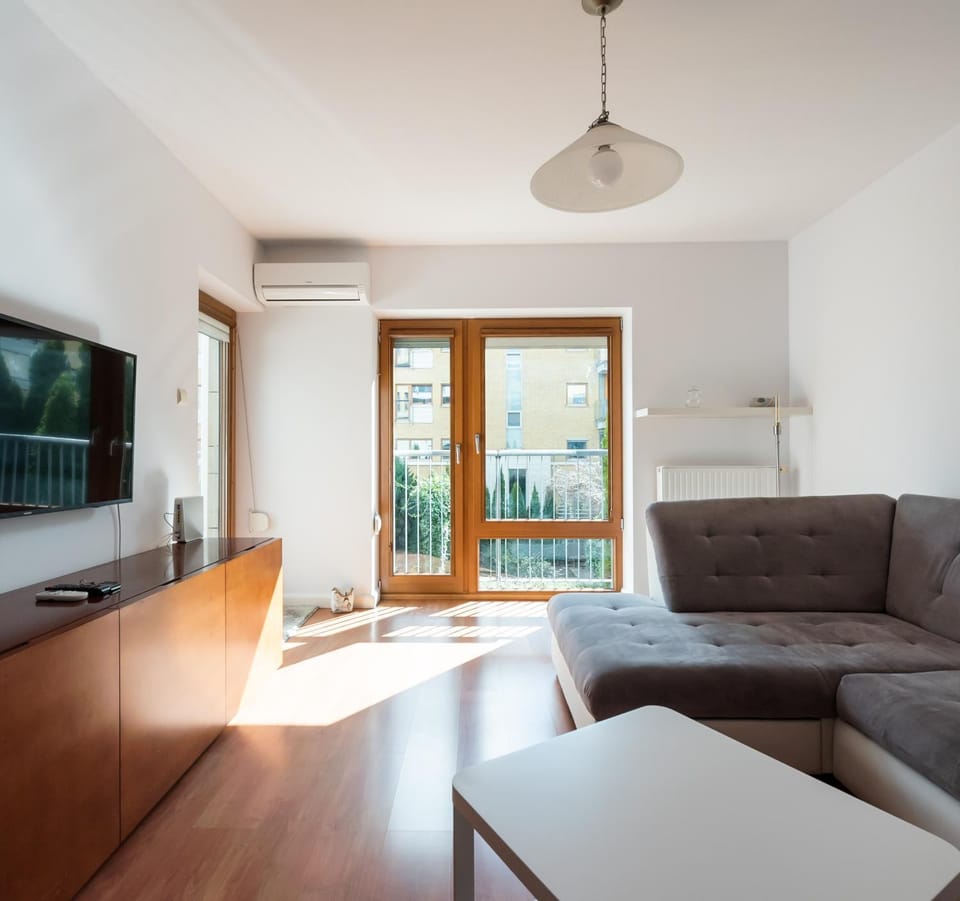 TV and multimedia, Living room, Seating area, air conditioner