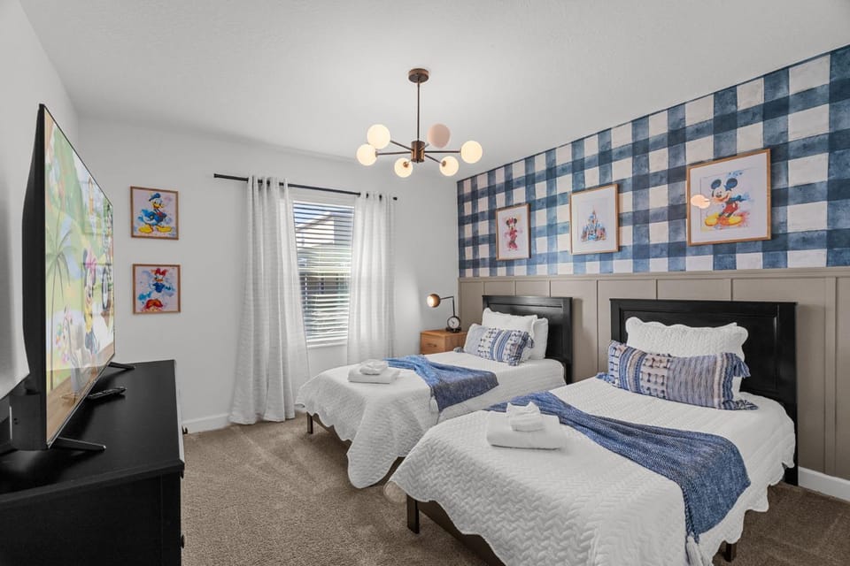 Amazing 4 Bed home w private Pool close to Disney 1180KING House in Four Corners