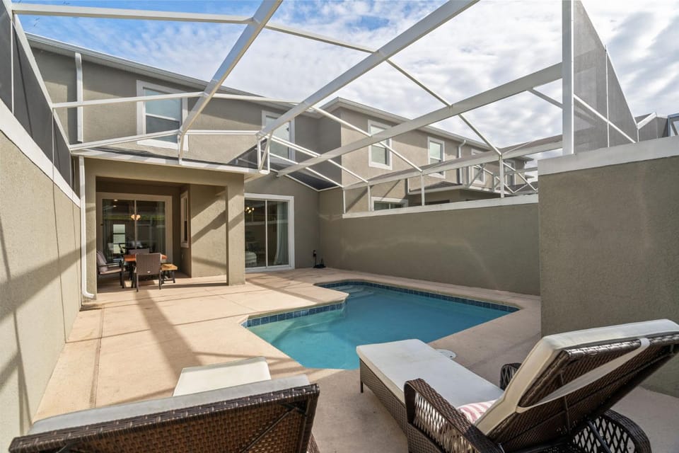 Amazing 4 Bed home w private Pool close to Disney 1180KING House in Four Corners