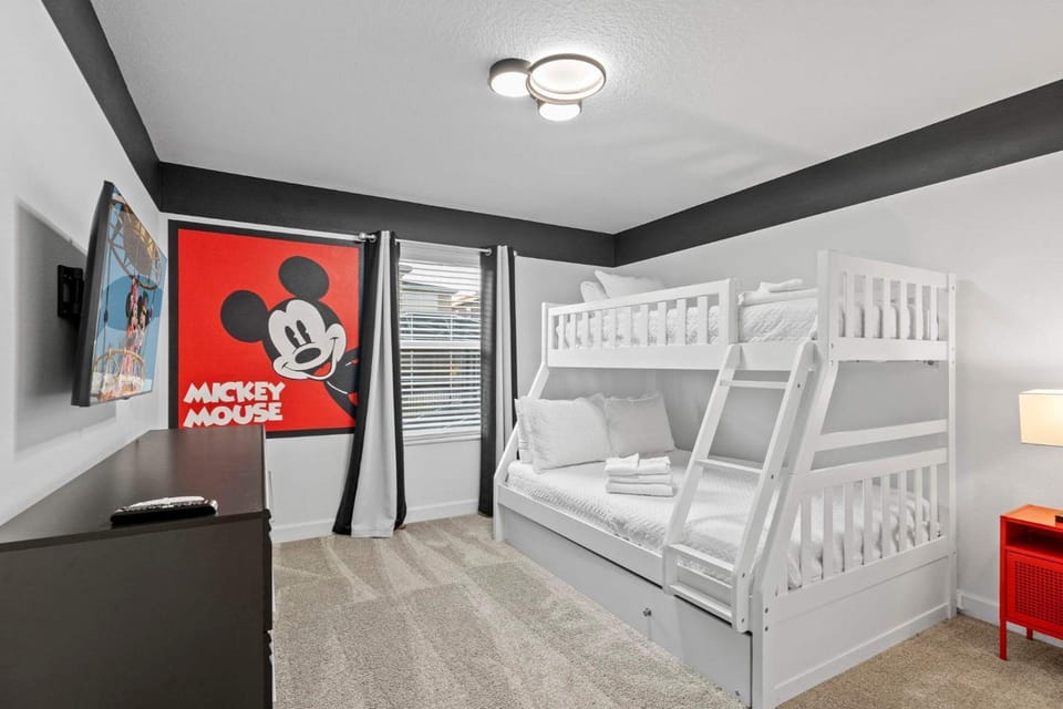 Special 4bedroom TH w-private pool next to Disney House in Four Corners
