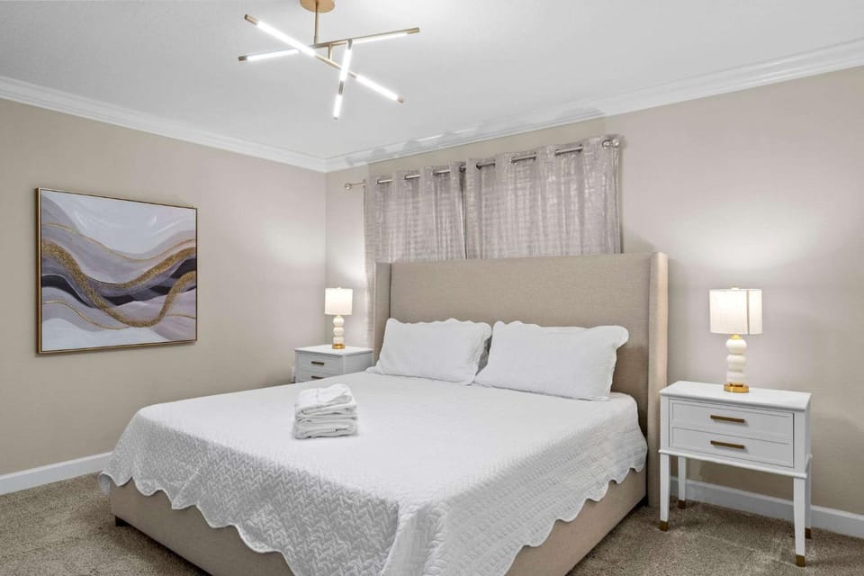 Special 4bedroom TH w-private pool next to Disney House in Four Corners