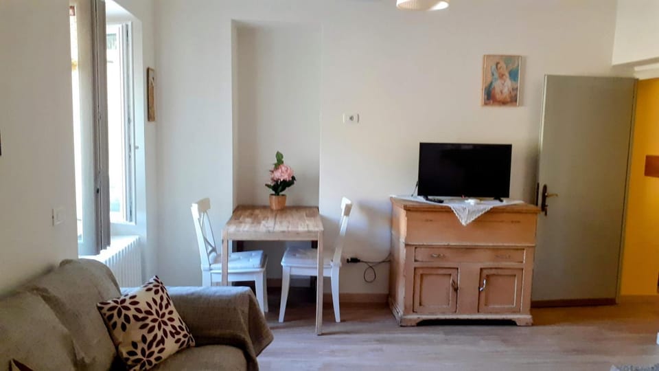 Casa Vitiolo House in Marche