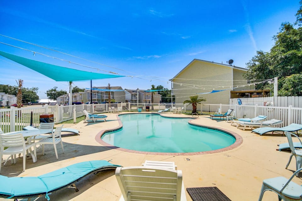 Walk to Beach: Gulfport Retreat w/ Patio House in Gulfport