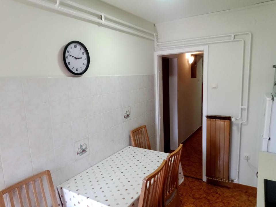 Dining area, kitchen