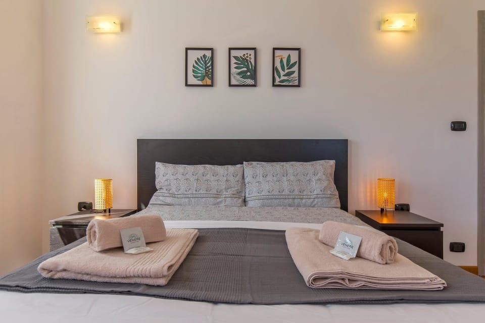 Bright & Lovely flat M1 Carducci Molinette 250m Apartment in Turin