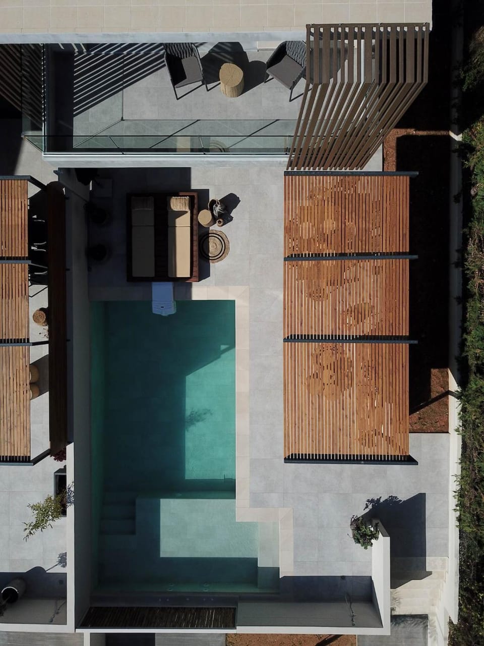 Property building, Swimming pool, sunbed
