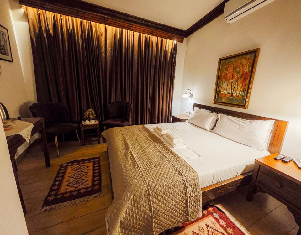 Bed, Photo of the whole room, Bedroom, air conditioner