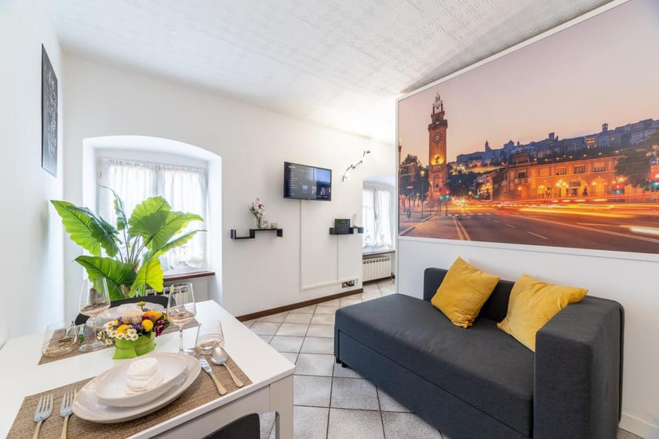 Communal lounge/ TV room, TV and multimedia, Living room, Dining area